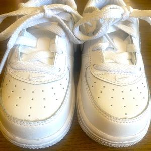 White nike tennis shoes babies